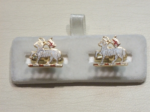 Queen's Royal Regiment, Lamb and Flag cufflinks - Click Image to Close